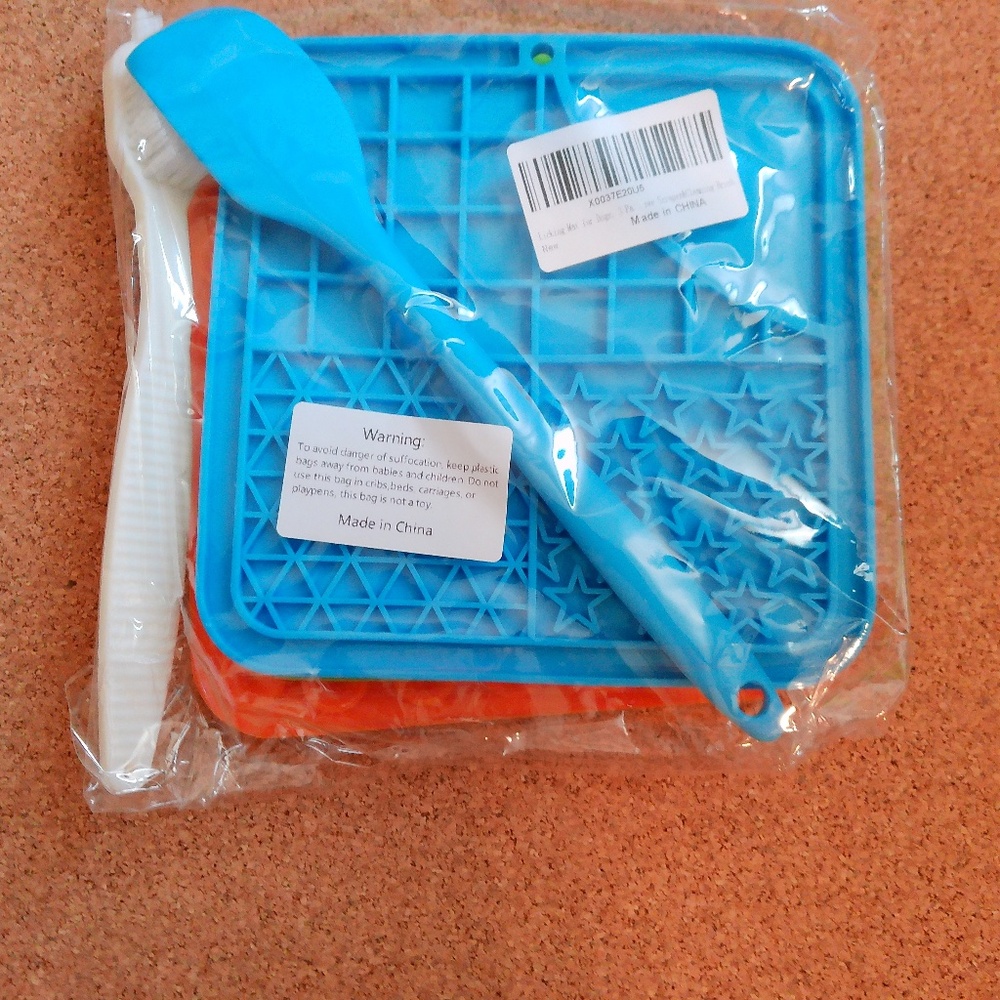 Licking Mats for dogs/cats